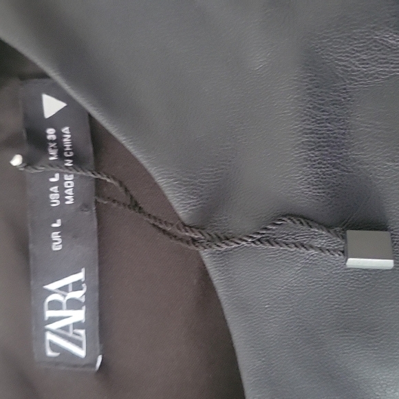 NEW! ZARA Black Sleeveless Vegan Leather Ruched Mini Dress Large. - Picture 5 of 7